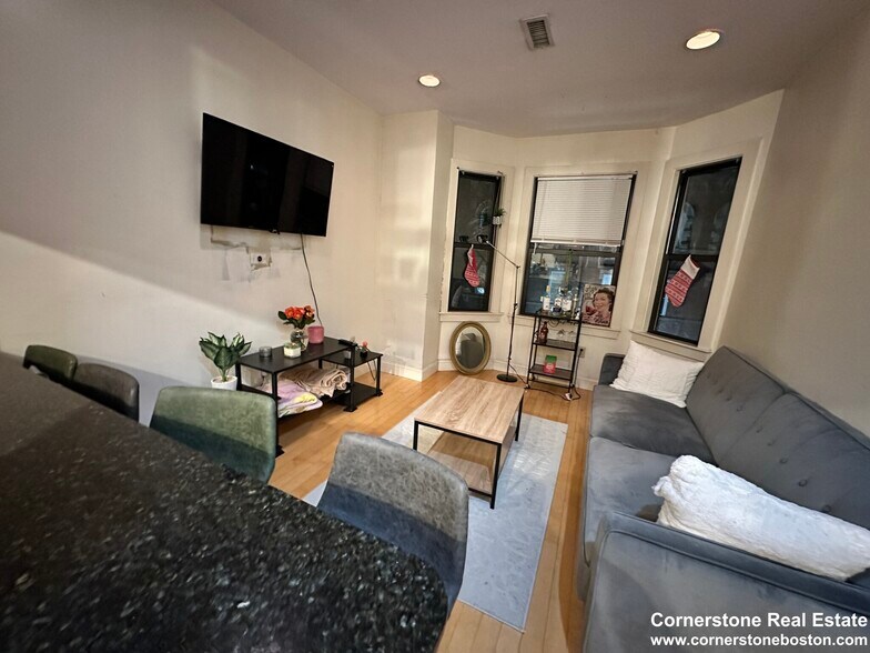 Building Photo - 31 Cunard St