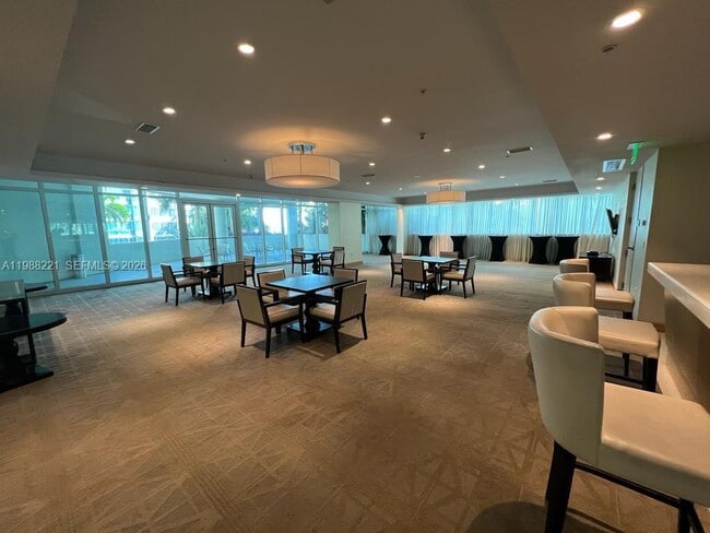 Building Photo - 218 SE 14th St