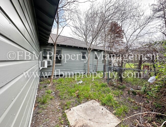 Building Photo - 3701 Emhouse Rd