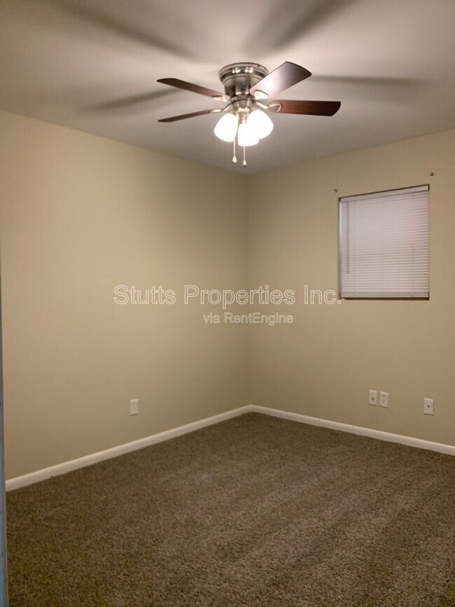 Building Photo - 900 N Montgomery Ave