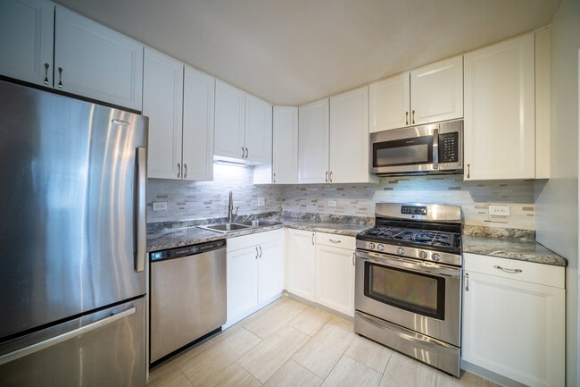 Building Photo - 7020 Barrington Ct