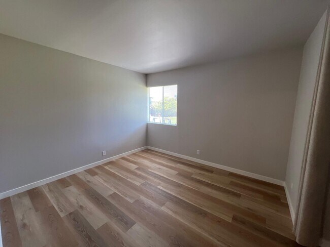 Building Photo - 160 Sands Pl