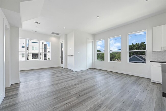 Building Photo - 3313 Baer St