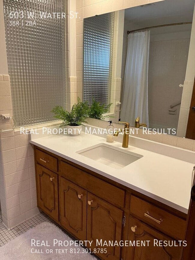 Building Photo - 603 W Water St