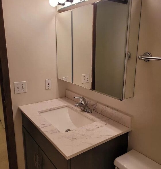 Building Photo - 4101 Parklawn Ave