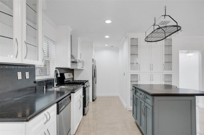 Building Photo - 10440 SW 126th Ave