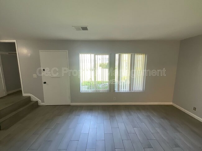 Building Photo - 292 Grecia Ct