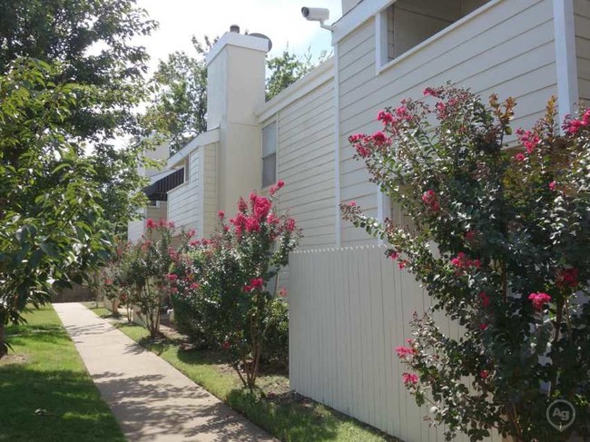 Building Photo - Harpers Lodge