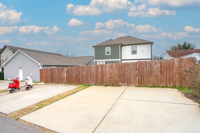 Building Photo - 2020 14th Ave N