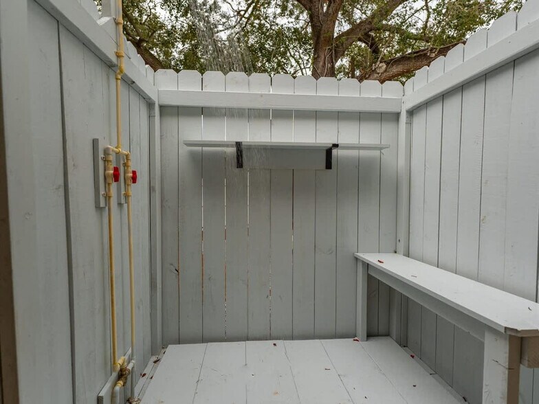 Building Photo - 1905 W St Louis St