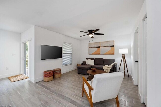 Building Photo - 3860 Outer Dr