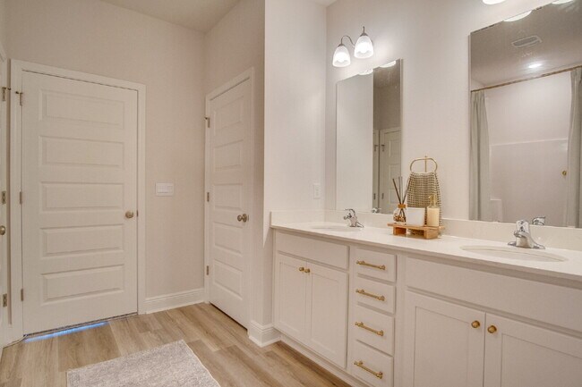 Building Photo - Modern 4BR/3BA Home with Loft, Spacious Yard & Blackwater Reserve Resort-Style Amenities-Now offe...