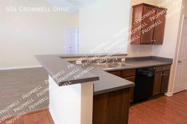Building Photo - 604 Cromwell Dr