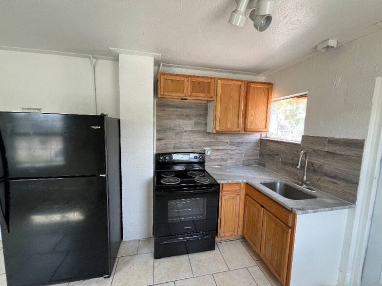 Building Photo - 1318 SE 7th Ave