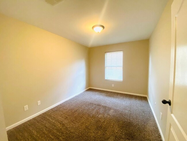 Building Photo - 1728 Thistlewood Dr