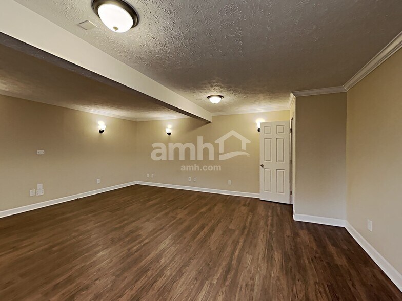 Building Photo - 2922 Wills Ct