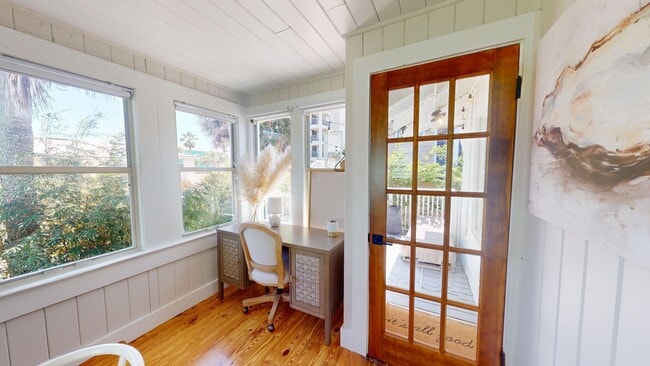 Building Photo - Presenting a meticulously renovated and fu...