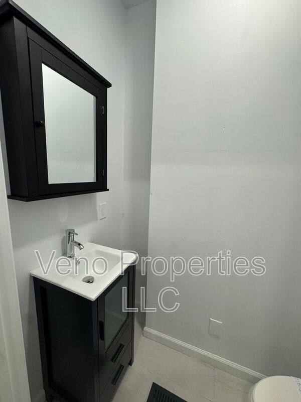 Building Photo - 351 4th St