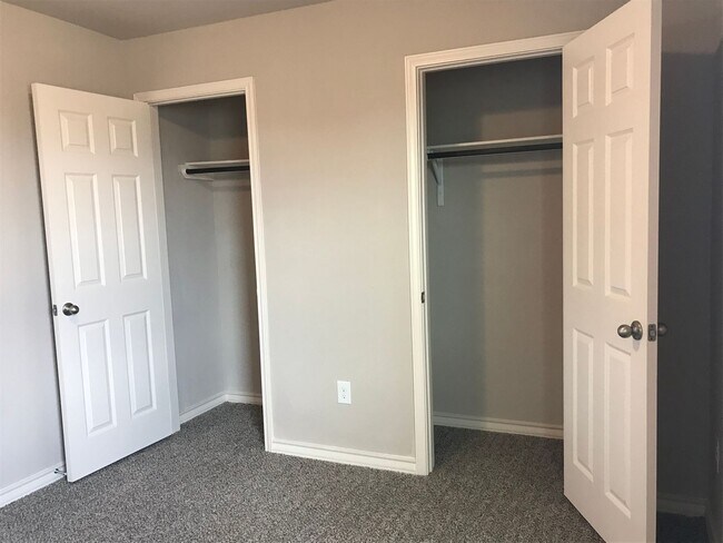 Building Photo - Town home for rent