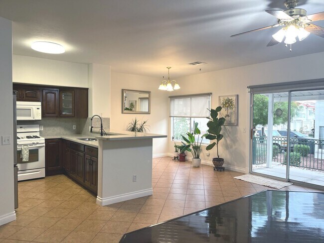 Building Photo - Remodeled, first floor 1428 sq ft, 2 bed+ ...