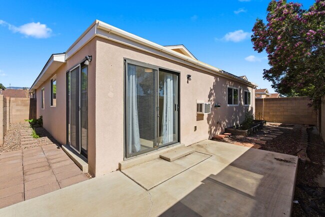 Building Photo - 8319 Santa Clarita St NE