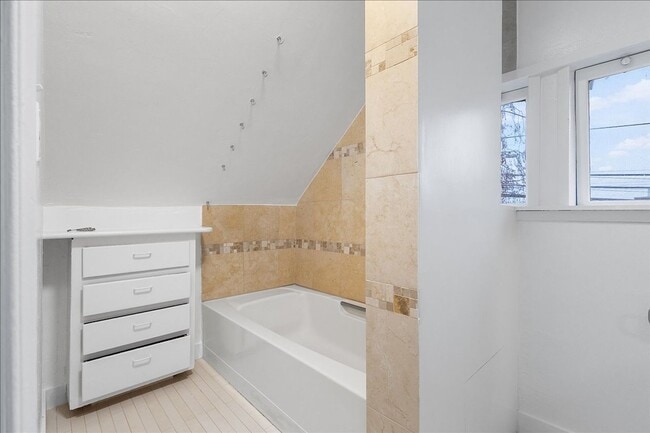 Building Photo - 1817 Sherman St