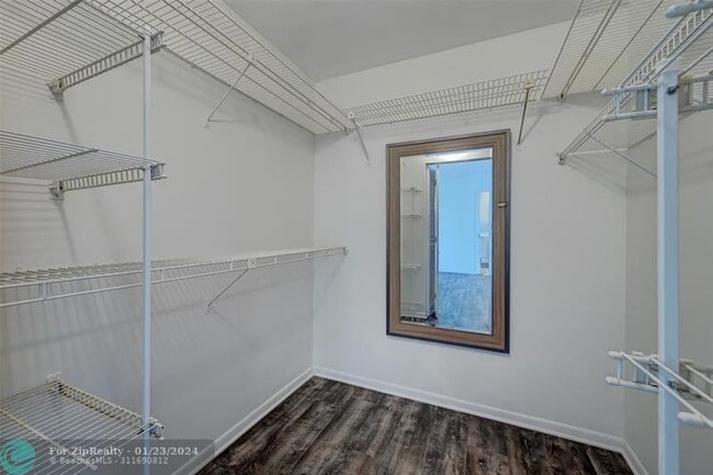 Building Photo - 4401 Martinique Ct