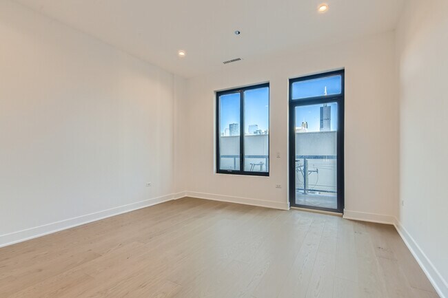 Building Photo - 313 S Racine Ave