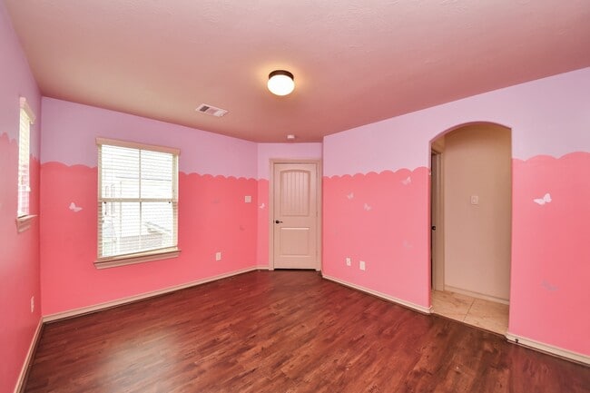 Building Photo - 2406 Aura Ct