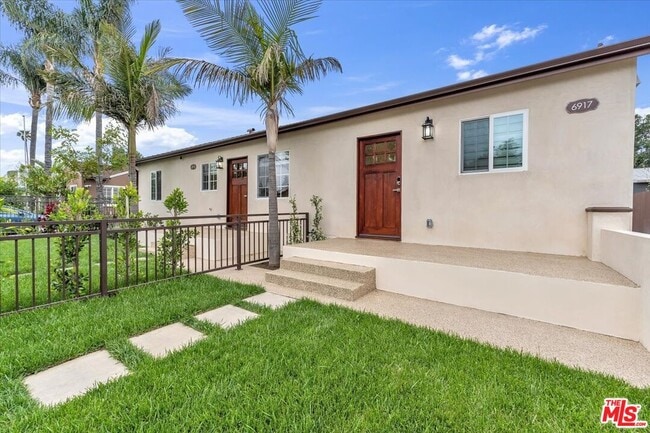 Building Photo - 6917 Encino Ave