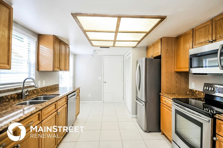 Building Photo - 4633 Cabbage Palm Dr