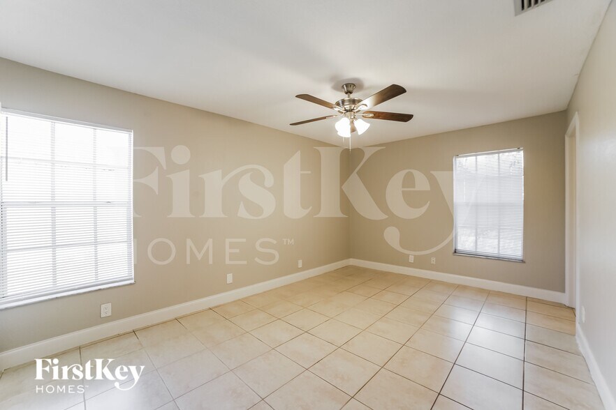 Building Photo - 341 NE 34th Ct