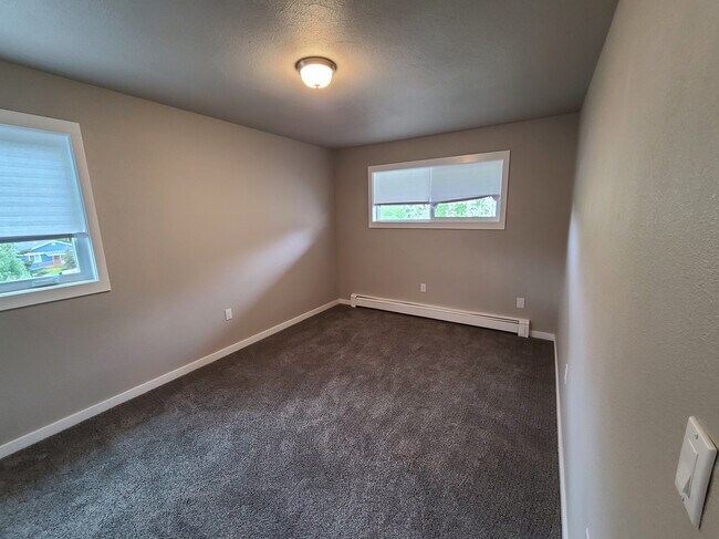 Building Photo - 2810 W Northern Lights Blvd