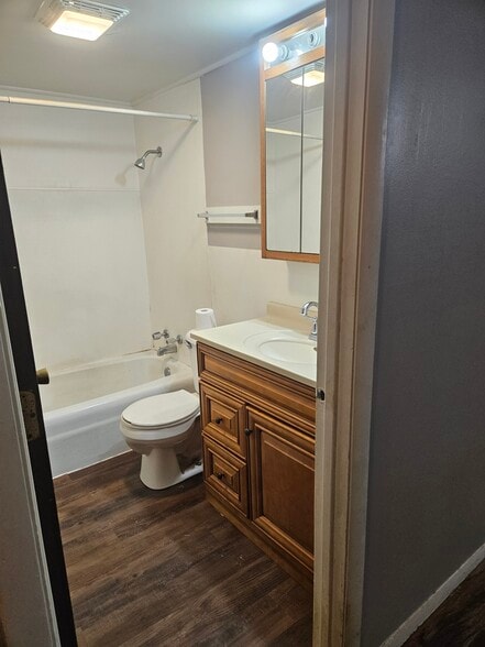 Building Photo - 107 College Park Ct