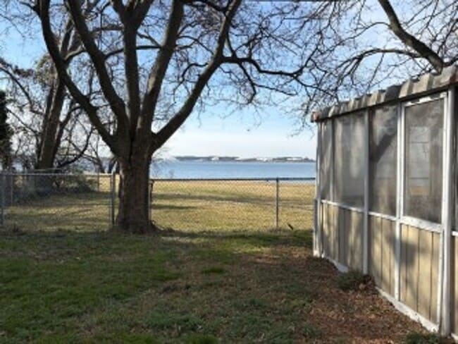 Building Photo - Larchmont