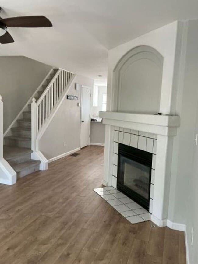 Building Photo - **Newly Upgraded Townhome**