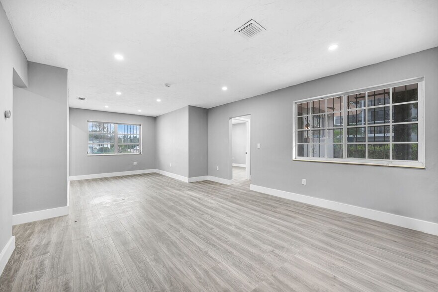 Building Photo - 645 NE 149th St