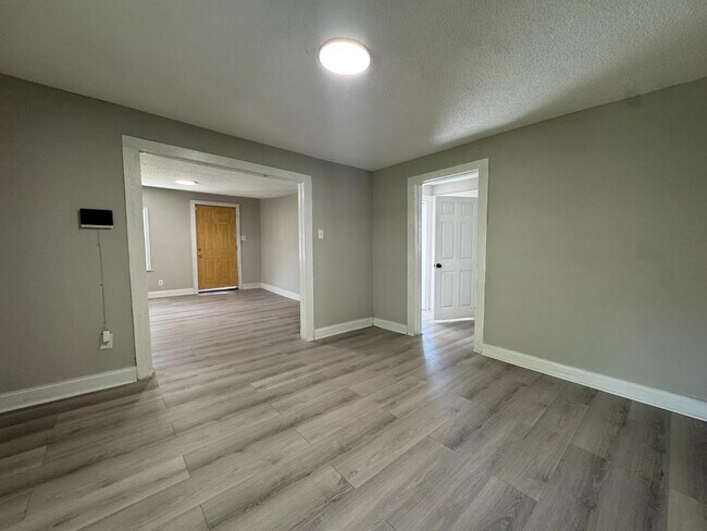 Building Photo - 2028 Amity Ave