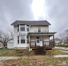 Building Photo - Three Bedroom Near the University