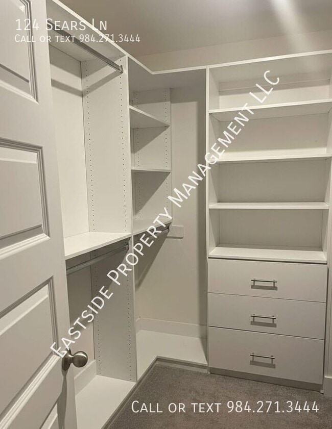 Building Photo - 124 Sears Ln