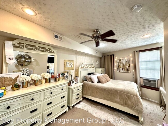 Building Photo - 3 br, 2 bath House - 1123 Race Street