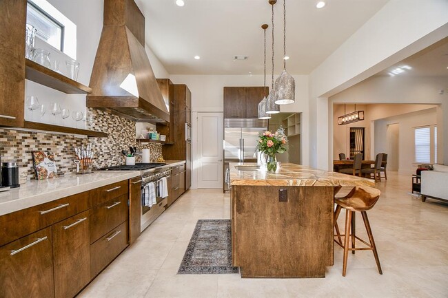 Building Photo - 3203 Blue Bonnet Blvd