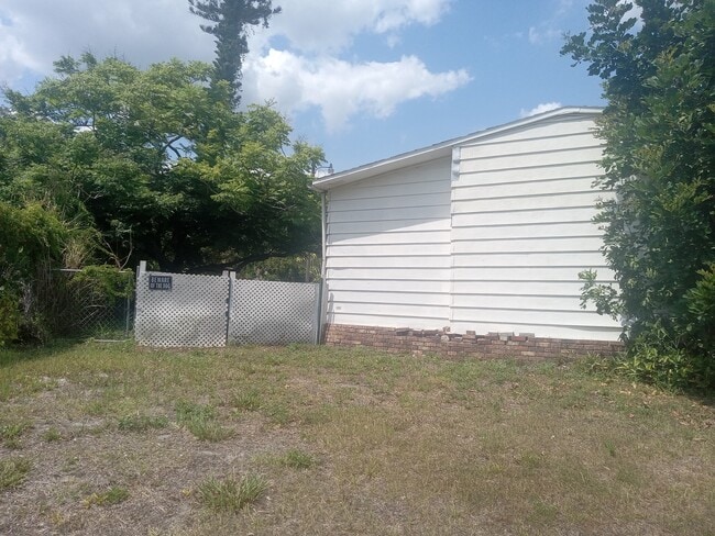 Building Photo - 7566 Peyraud Dr