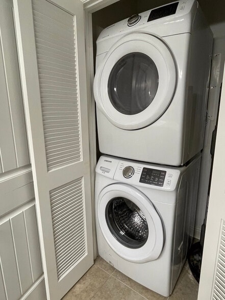 Washer/Dryer - 919 Muirfield Dr