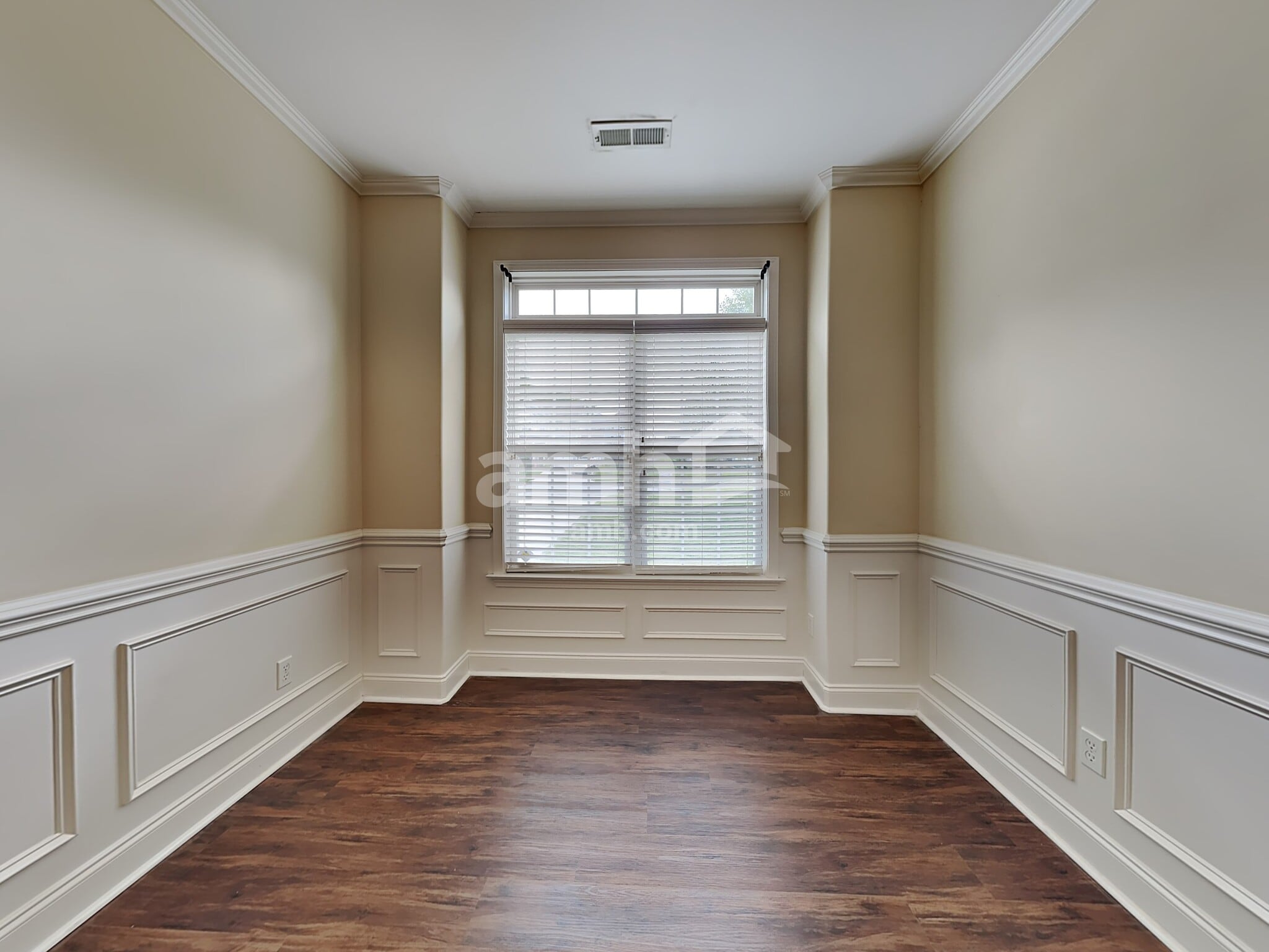 Building Photo - 483 Quick Silver Dr