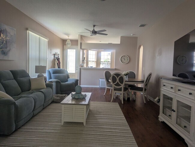 Building Photo - Lovely 2 bedroom, 1 bath home located in the beautiful community of the Legacy of Leesburg