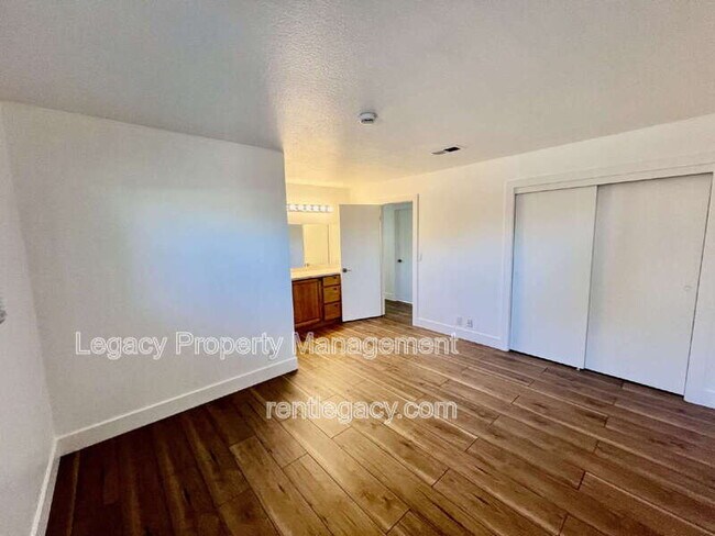 Building Photo - 2459 Gulf Dr