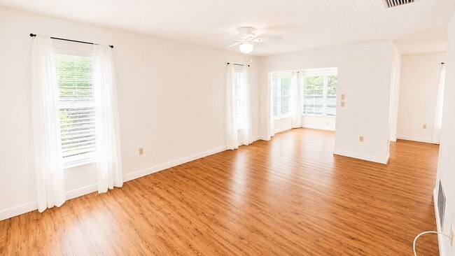 Building Photo - 1624 Whitehead Dr