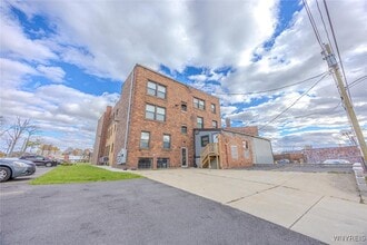 Building Photo - 530 Main St