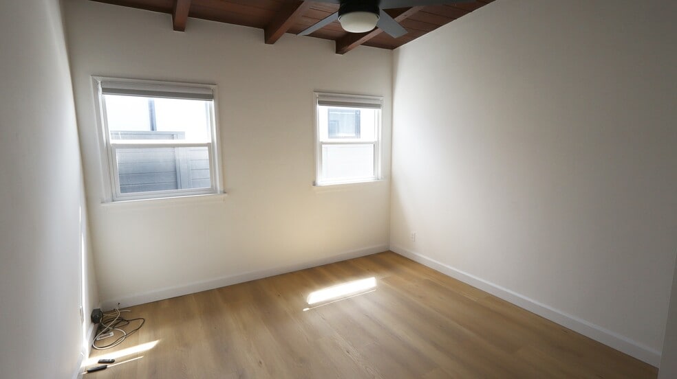 Building Photo - 429 1/2 28th St